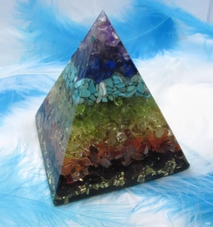 Orgonit Čakrová pyramida s extra silnou ochranou z pravých kamenů