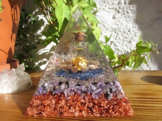 Orgonit "Už nemám strach – Jsem v bezpečí" (10x10cm) dosah cca 10 metrů